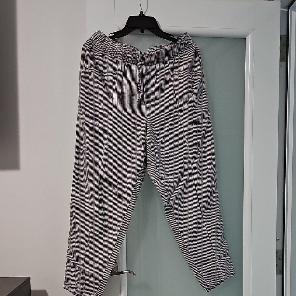 Old Navy Black and White Striped Tapered Pants